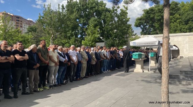 Çocuğunu kurtarmak isterken hayatını kaybeden baba toprağa verildi