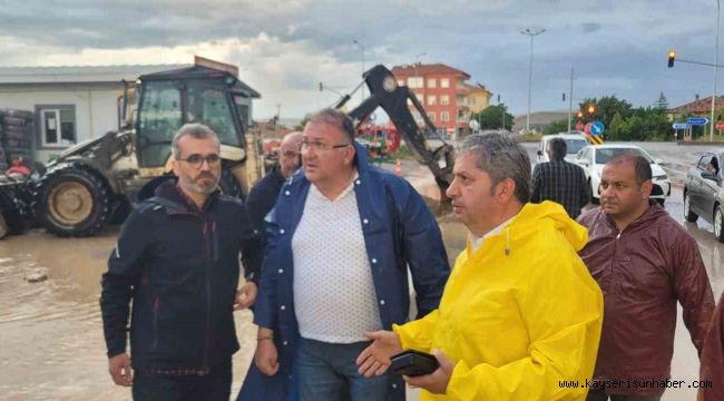 Kayseri'de sağanak sele dönüştü, bazı iş ve evleri su bastı