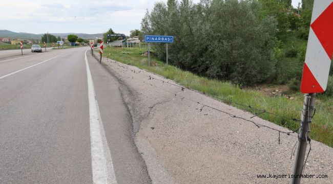 Pınarbaşı halkı: "Yollar delik deşik, kaldırımlar eğit bükük"