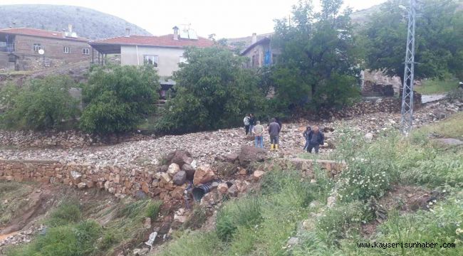 Sağanak yağış Kayseri'de sele neden oldu