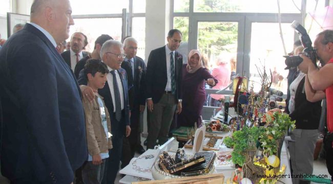 Toplum Ruh Sağlığı Merkezi'ndeki Hastalar El Emeği Göz Nuru Eserlerini Sergiledi