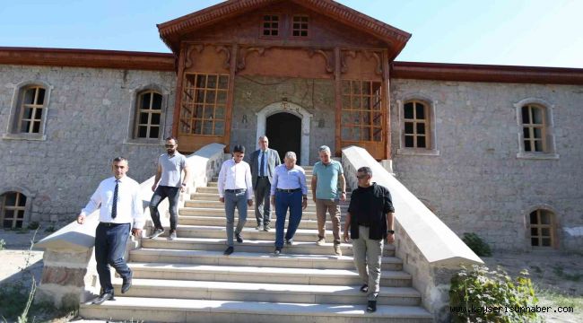 Başkan Büyükkılıç, 85 yıllık Pazarören Öğretmen Okulu'nu inceledi, duygu dolu anlar yaşadı