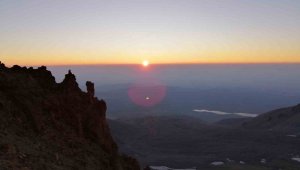 Dağcılar Erciyes'in Zirvesinde Buluşacak