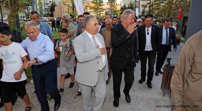 Hulusi Akar'dan Mevlana Meydanı'na tam not