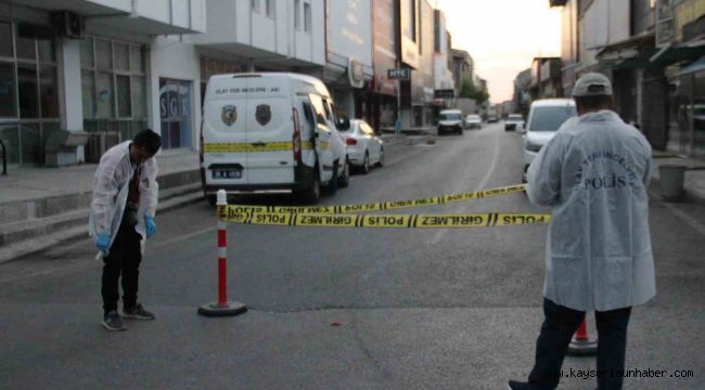 Kıraathaneye makineli tüfekle saldırı: 1'i polis 2 yaralı