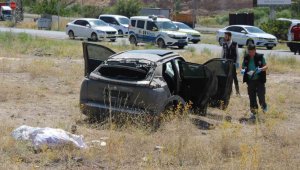 Polisten kaçan uyuşturucu tacirlerinin aracı takla attı, 25 milyon TL değerinde uyuşturucu madde ele geçirildi