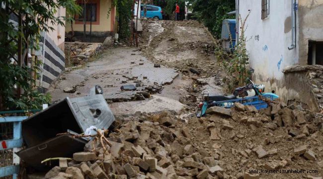 Yahyalı'da sel sonrası yaralar sarılıyor