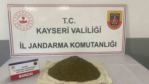 Zehir tacirleri uyuşturucuyu piyasaya süremeden yakayı ele verdi