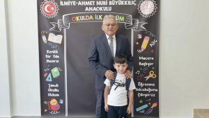 Başkan Büyükkılıç, İlmiye-Ahmet Nuri Büyükkılıç İlkokulu'nda miniklerin heyecanına ortak oldu