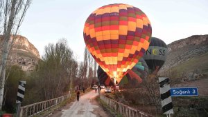 Güney Afrikalı turistlerin Soğanlı Vadisi'nde renkli anları