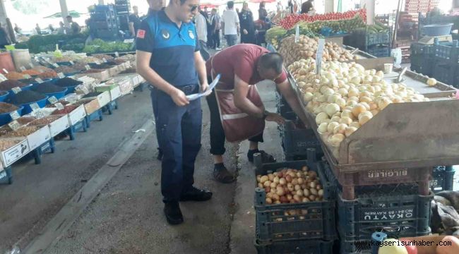 Melikgazi Belediyesi zabıta ekipleri pazar yerlerini denetledi