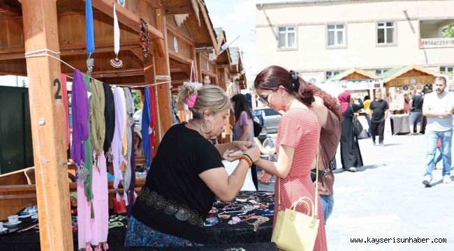 Talas; Maharetli Ellerle Ekim'e 'Merhaba' Diyor