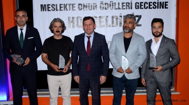 AGSYD'de onur ödülleri sahipleri ile buluştu