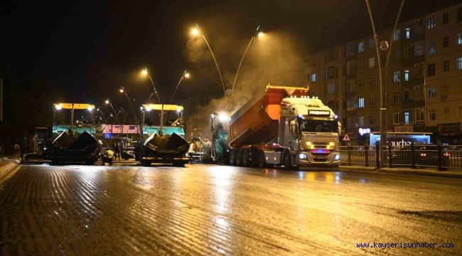 Başkan Büyükkılıç, personelin gece mesaisini yerinde inceledi