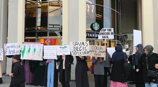 Genç kızlardan Starbucks önünde İsrail protestosu