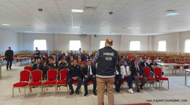 Narkotik polisinden 'Narko Rehber' eğitim faaliyeti