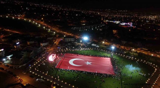 Talas, 100. yılı dünyanın en büyük Türk bayrağıyla karşıladı