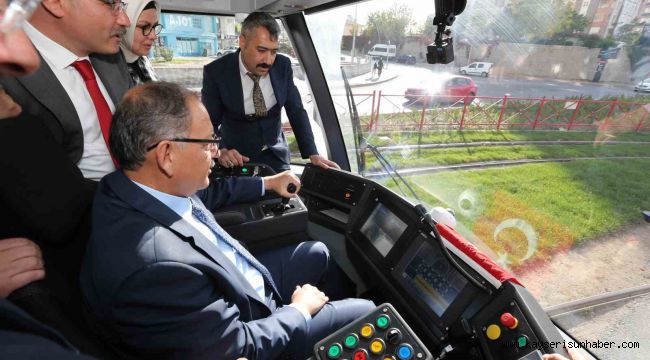 Talas Mevlana-Cumhuriyet Meydanı tramvay hattı, Bakan Özhaseki'nin sürüşü ile hizmete başladı