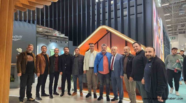 Başkan Üzüm İstanbul'da banyo ve mutfak fuarını ziyaret etti