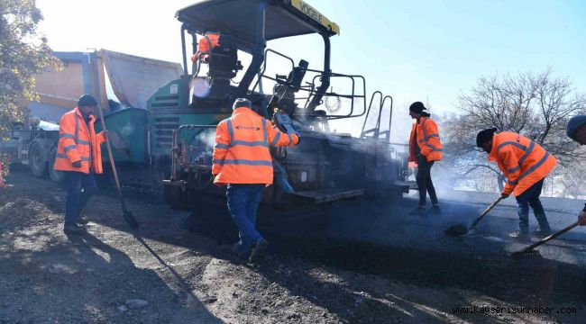 Büyükşehir'den Hacılar'da 4 caddeyi sıcak asfaltla buluşturan 10 milyon TL'lik çalışma