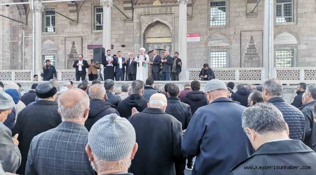 Gazze'de hayatını kaybedenler için gıyabi cenaze namazı kılındı