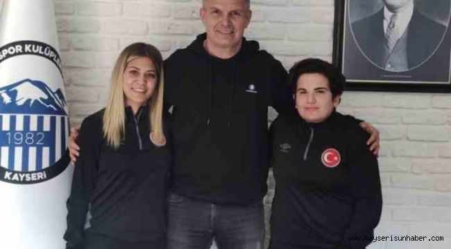 Milli futbolculardan Mutlu Önal'a ziyaret