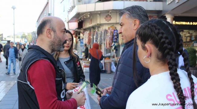 Polis ekiplerinden vatandaşa uyuşturucu bilgilendirmesi