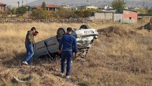 Yoldan çıkan otomobil takla attı