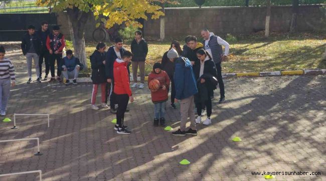 ERU Spor Bilimleri Fakültesi'nden 'Bir gün değil her gün yanınızdayız' etkinliği