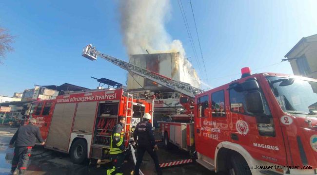 Kayseri'de iş yeri deposunda yangın