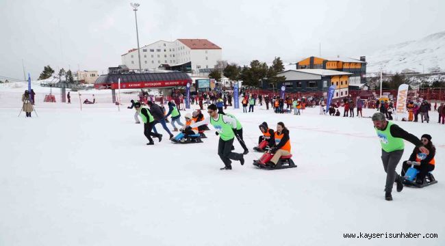 'Artık Çekilmez Oldun' kızak yarışmasında eşler doyasıya eğlendi