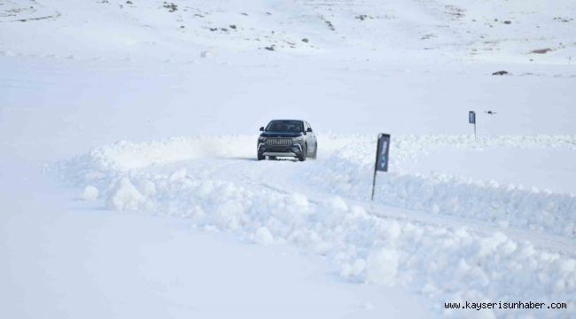 Başkan Büyükkılıç, Togg ile Erciyes'te pistlerin tozunu attırdı