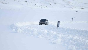 Başkan Büyükkılıç, Togg ile Erciyes'te pistlerin tozunu attırdı