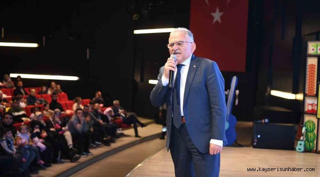 Büyükkılıç, miniklerin çocuk tiyatrosu mutluluğuna ortak oldu