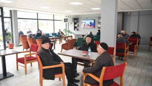 Büyükşehir'in Emekliler Kafeteryası kapılarını açtı