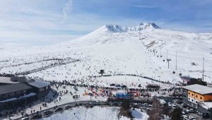 Erciyes'te hafta sonu pistler doldu taştı