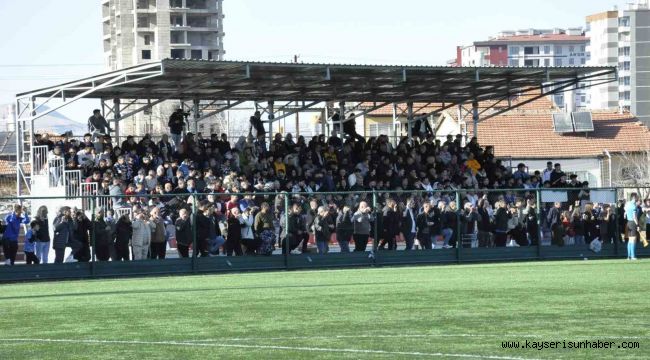 Yarı final maçlarında tribünler doldu taştı