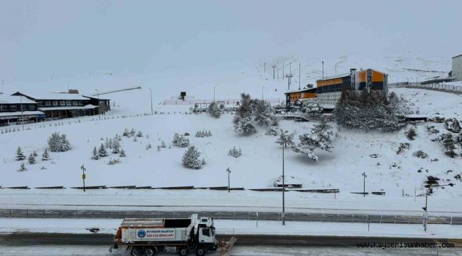 Erciyes'te kar etkili oldu: Kar kalınlığı 110 santime ulaştı