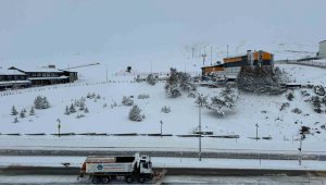 Erciyes'te kar etkili oldu: Kar kalınlığı 110 santime ulaştı