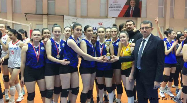 Genç KızlarVoleybol Şampiyonası'nda kupalar sahibini buldu