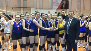 Genç KızlarVoleybol Şampiyonası'nda kupalar sahibini buldu