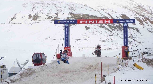 Kar motorlarının sesi Erciyes'te yankılandı