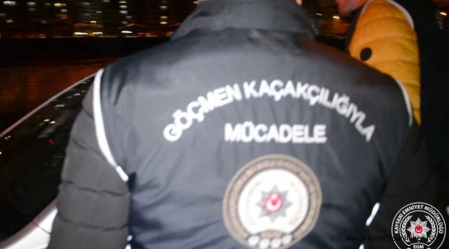 Kayseri polisinden Düzensiz Göç ile Mücadele'de Huzur Uygulaması: 28 şahıs sınır dışı edilecek