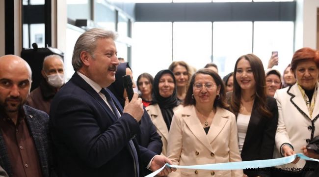 Melikgazi'de 'kadın' konulu söyleşi, sergi ve resim atölyesi düzenlendi