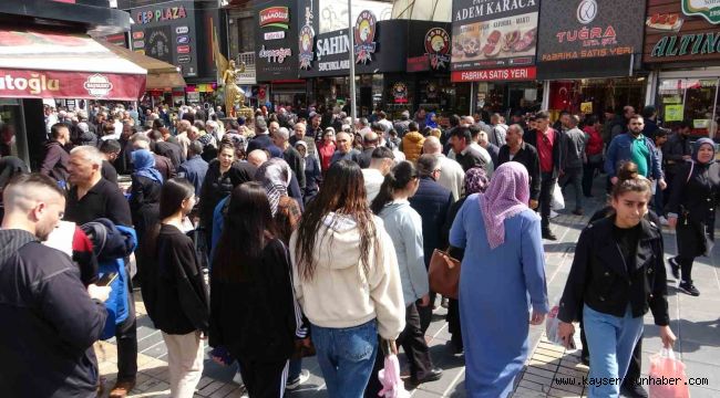 Kayseri'de Tarihi Kapalı Çarşı bayram öncesi doldu taştı