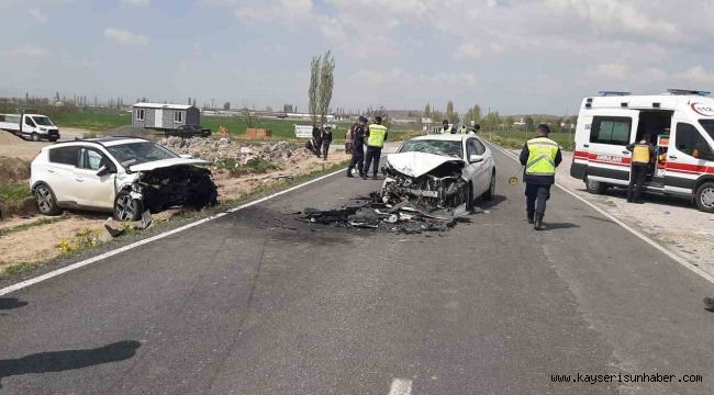 Otomobiller kafa kafaya çarpıştı: 7 yaralı