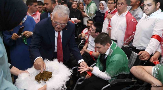 Büyükşehirin özel öğrencileri teskere aldı