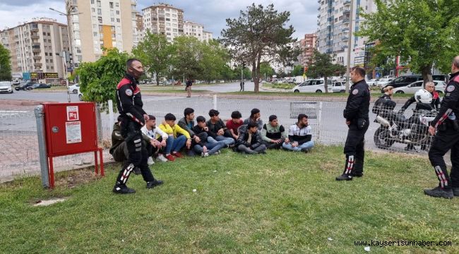 Kayseri'de 11 kaçak göçmen Yunus Timleri'ne yakalandı