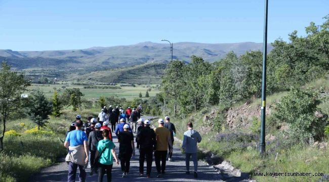 Başkan Büyükkılıç, Kayseri Kariyer Merkezi'nin düzenlediği doğa yürüyüşüne katıldı