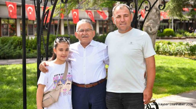 Başkan Büyükkılıç'ın gençlerle park keyfi